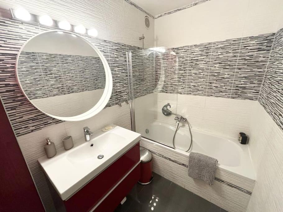 Appartement Confort Avec Balcon - Champigny Extérieur photo